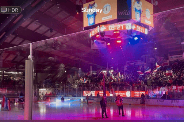 Eishalle Selb: Spielfeld und Fans auf der gegenüberliegenden Seite